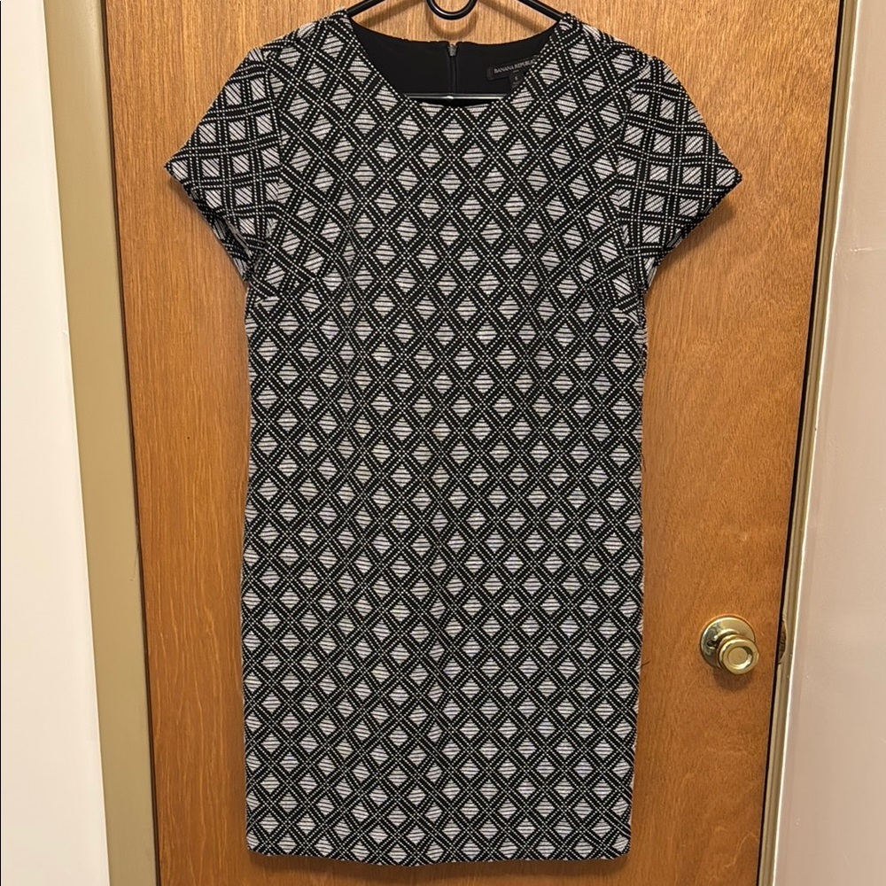 Sz8 Banana Republic shirt dress NWT tapestry type material very classy dress.
